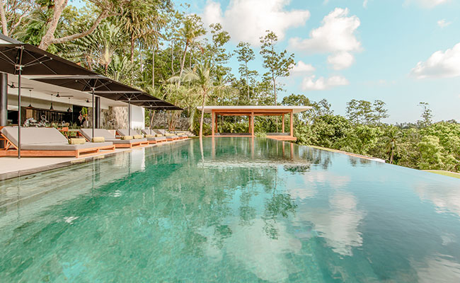 Infinity Main Pool des Ayurvedahotels Haritha Villas + Spa in Hikkaduwa Sri Lanka