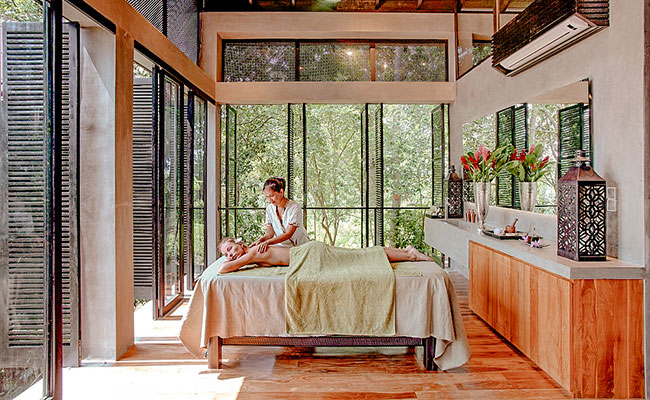 Ayurvedischer Behandlungsraum im Jungle Spa des Haritha Villas + Spa