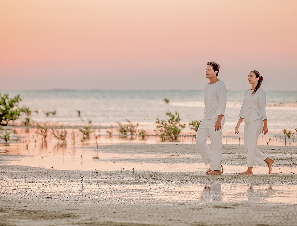 Spaziergang am endlos scheinenden Strand des Arabischen Meeres.